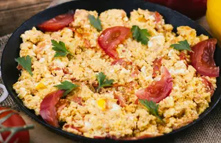 Huevos Rotos Con Gambones
