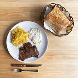 Filete De Ternera Con Patatas Y Huevo Frito 