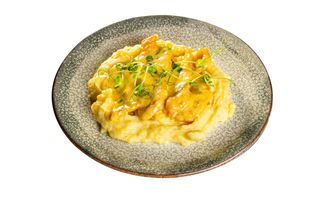 Пилешко с мед и горчица върху канапе от картофено пюре