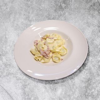 Tortellini Panna e Prosciutto