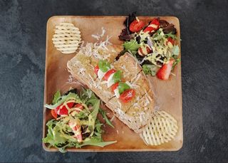 Tosta Caprese 3 Queijos