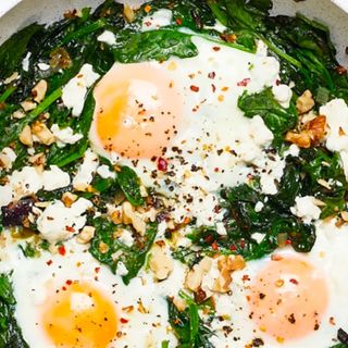 Szakszuka na szpinaku