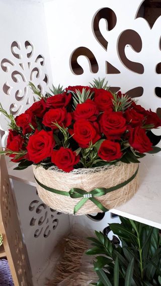 ოცი ვარდის კომპოზიცია