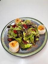 Salade de chèvre chaud