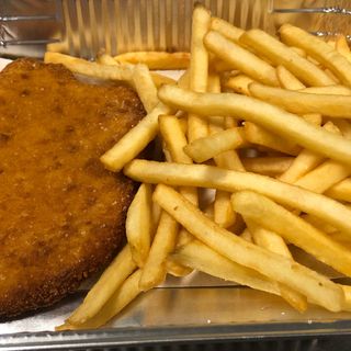 Cotoletta di pollo con patatine fritte