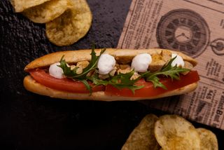 24 Montadito De Pollo Y Tomate