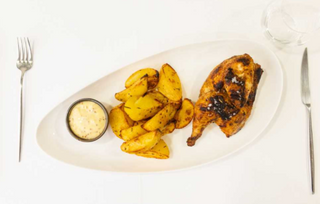 Coquelette la gratar, cartofi copti, maioneza cu mustar