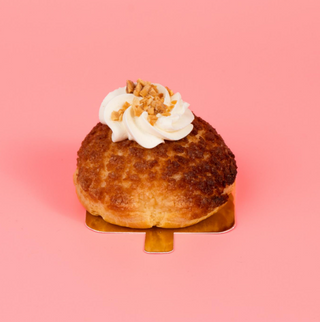 CHOUX MĂR COPT SI CARAMEL