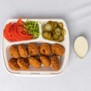 Порция Фалафел с гарнитура (10бр)