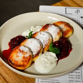 Сирники з вишнею