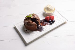 Шоколадный фондан с мороженым