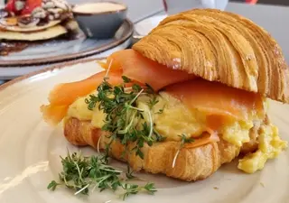 Croissant salmón