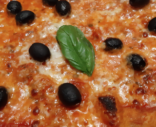 Pizza olive nere
