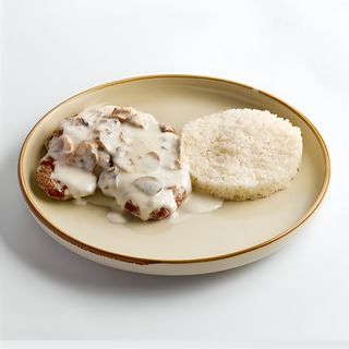 Шницель в сливочно грибном соусе