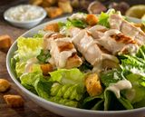 Салата Цезар с гриловано пиле (300г)