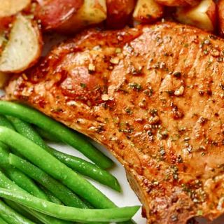 Pork chop 250gr, vegetables salad 150gr