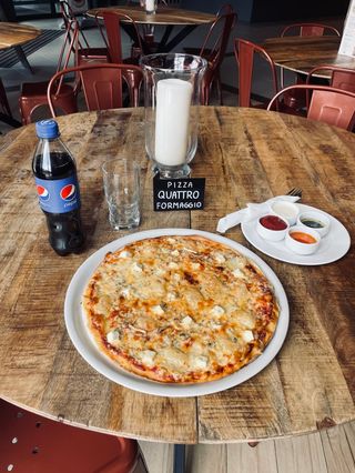 Pizza Quattro Formaggio 30cm