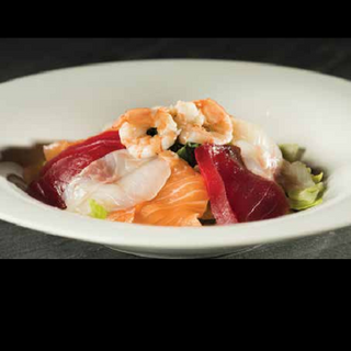 33. Insalata con sashimi misto