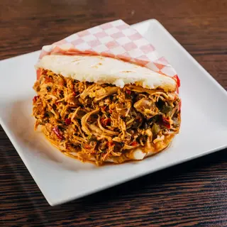 Arepa De Pollo Mechado