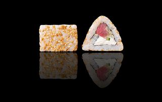 Філадельфія з тунцем в кунжуті  (8шт/260г)