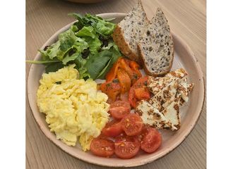 Сніданок сир халумі та скрембл (300g)