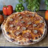 Pizza Vegana De Chorizo Picante Con Salchichas