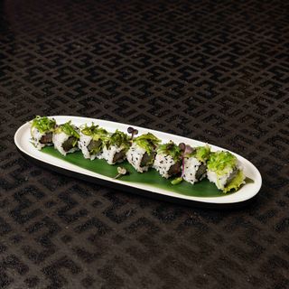 Hamachi roll