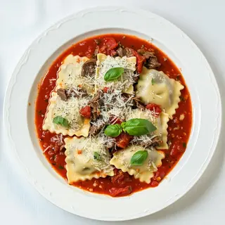 Ravioli di brasato al pomodoro