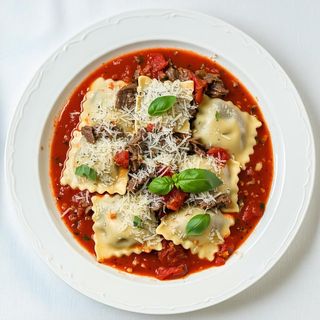 Ravioli di brasato al pomodoro