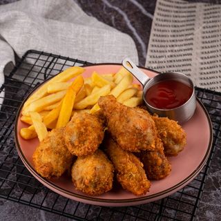 Крылышки хрустящие с картофелем фри