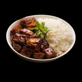 Riso con manzo stufato（牛肉盖饭）