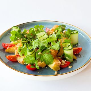 Салат с баклажаном и брынзой в устричном соусе (острый)