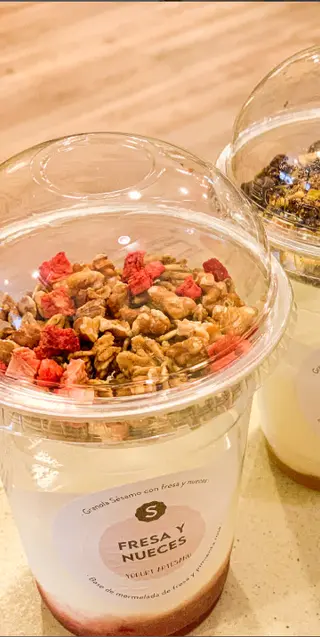 Yogur Fresas Y Nueces