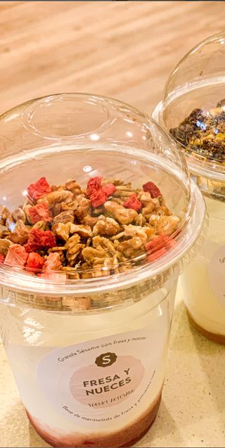 Yogur Fresas Y Nueces