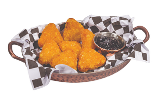 Начос хрупкави сиренца със сладко от боровинки