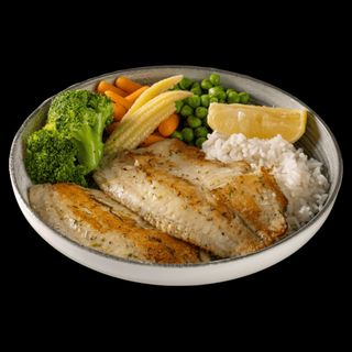 Бяла риба със задушени зеленчуци и ориз (380г)