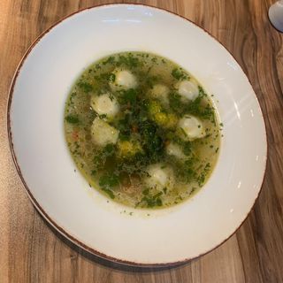 პელმენი ბოსტნეულის წვენში