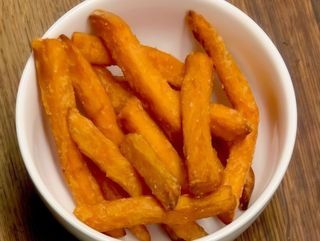 Батат фрі з Трюфельним айолі (120/40g)