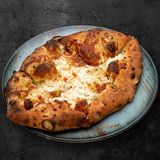 Пърленка комбинирана с масло, сирене и кашкавал (1бр)