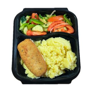 ქათმის კოტლეტი 100გრ, კარტოფილის პიურე 200გრ, კიტრი-პომიდვრის სალათა 200გრ