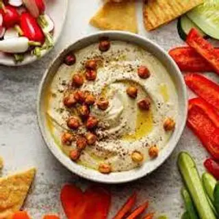 Humus clasic servit cu mirodenii orientale și lipie prajita