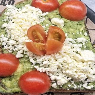 Aguacate y feta