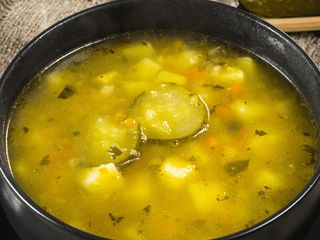 Zupa ogórkowa z ziemniakami (450ml)