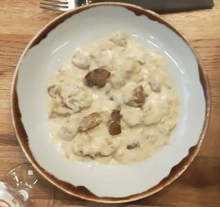 Ración De Rape Troceado Con Salsa De Hongos