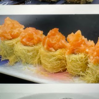 64a. maki fritto con tartare al salmone