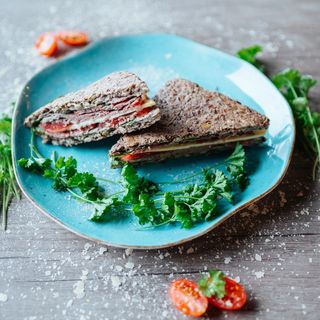 PASTRAMI CLUB SANDWICH