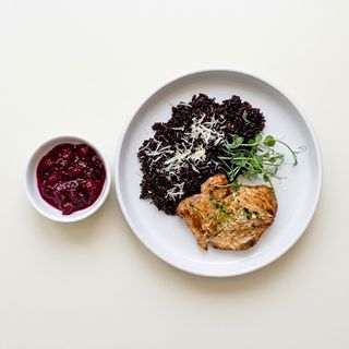 Стейк з філе індика з чорним рисом