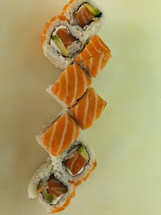 DRAGÓN FRESCO SALMÓN QUESO