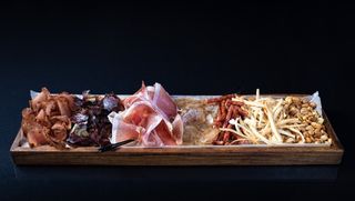 Дошка сиров'ялених закусок