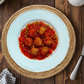 Polpette al sugo con piselli